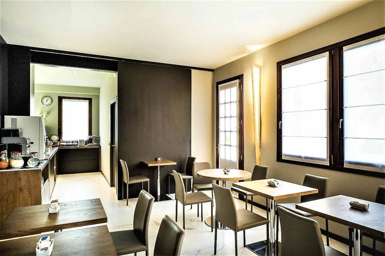 Hotel Aaron Mestre