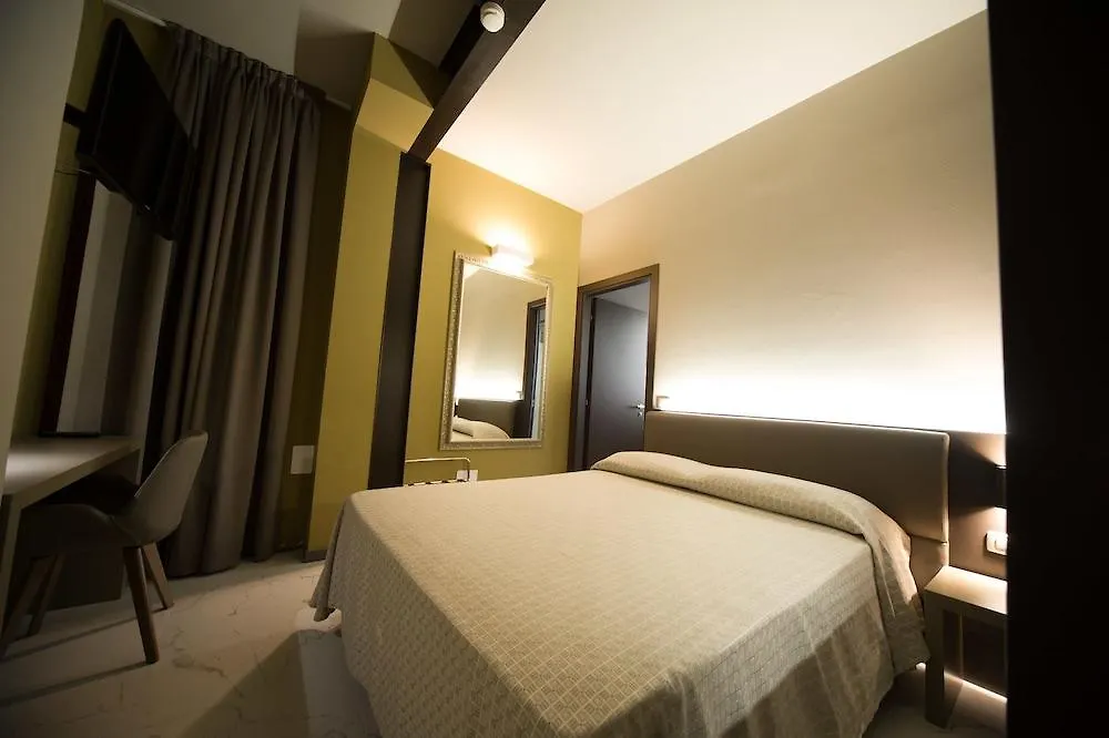 Hotel Aaron Mestre